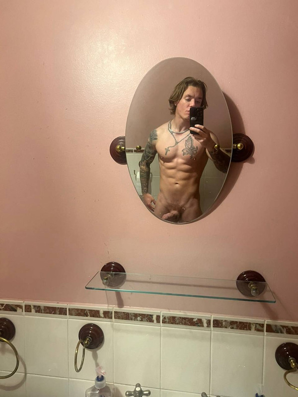 16 Sexy Muscle hunk