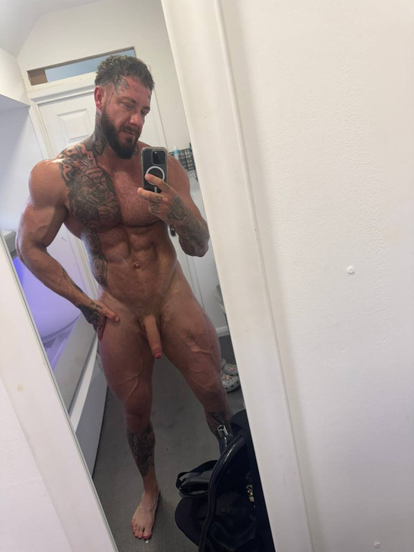 17 Sexy Muscle hunk