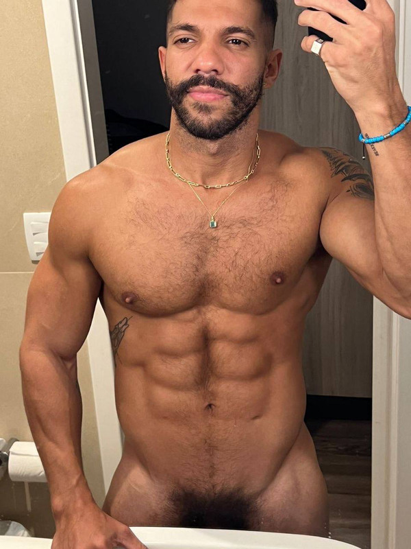 38 Brazilian hunk Guilherme Ferreira guilher_of not_of OnlyFans porn