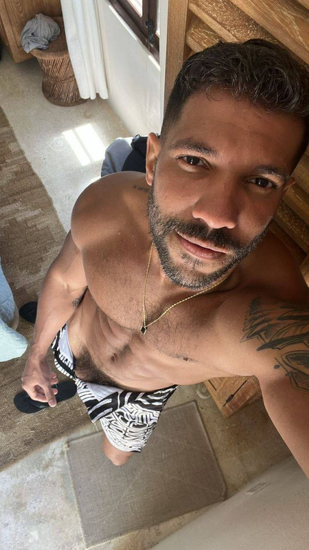 40 Brazilian hunk Guilherme Ferreira guilher_of not_of OnlyFans porn