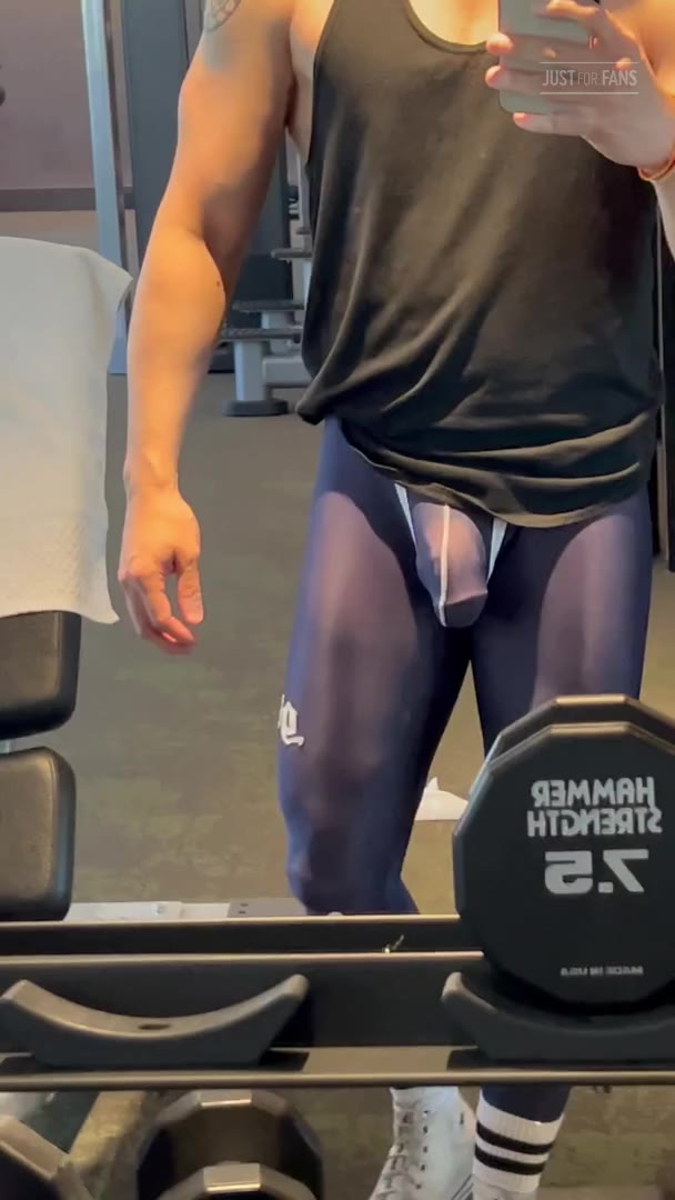 598  Beefy hunk Wiccan gymbulge gym.bulge OnlyFans porn