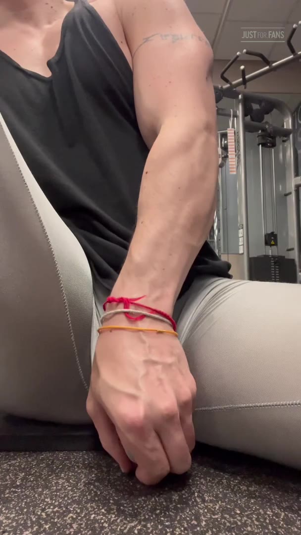 574  Beefy hunk Wiccan gymbulge gym.bulge OnlyFans porn