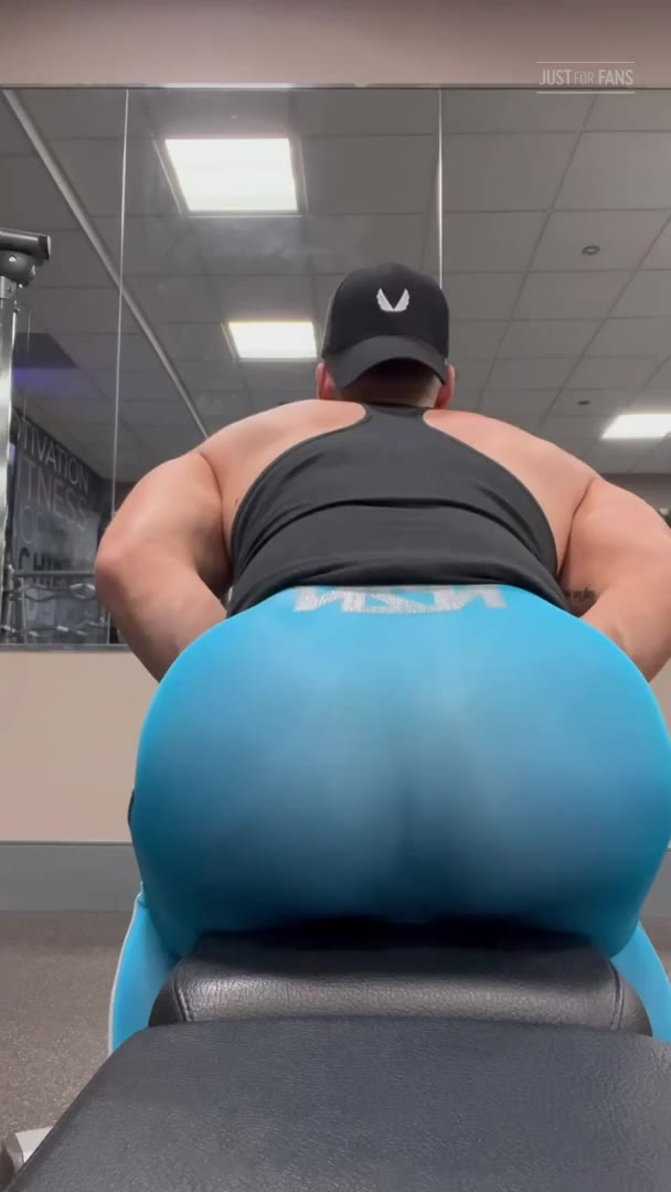 540  Beefy hunk Wiccan gymbulge gym.bulge OnlyFans porn