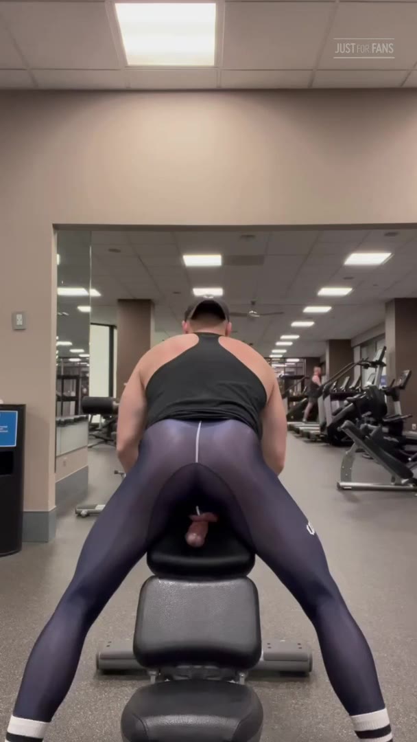 588  Beefy hunk Wiccan gymbulge gym.bulge OnlyFans porn
