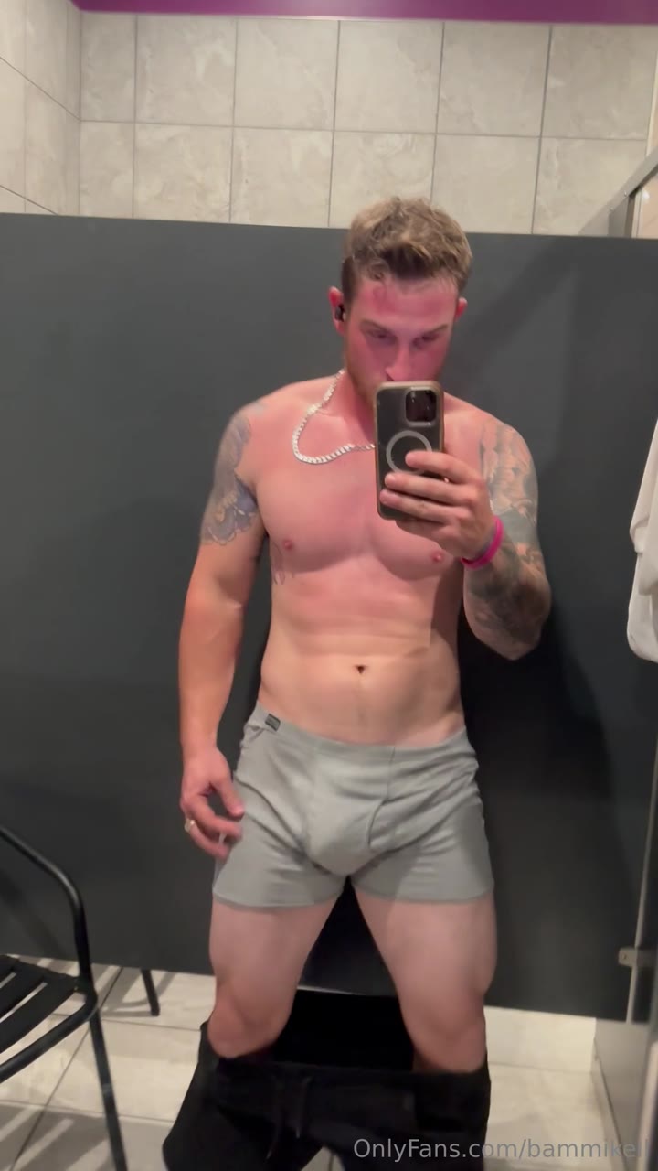 140 Sexy hunk Bam Mikell bammikell OnlyFans porn