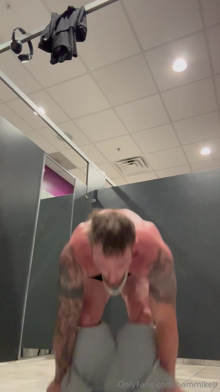 164 Sexy hunk Bam Mikell bammikell OnlyFans porn