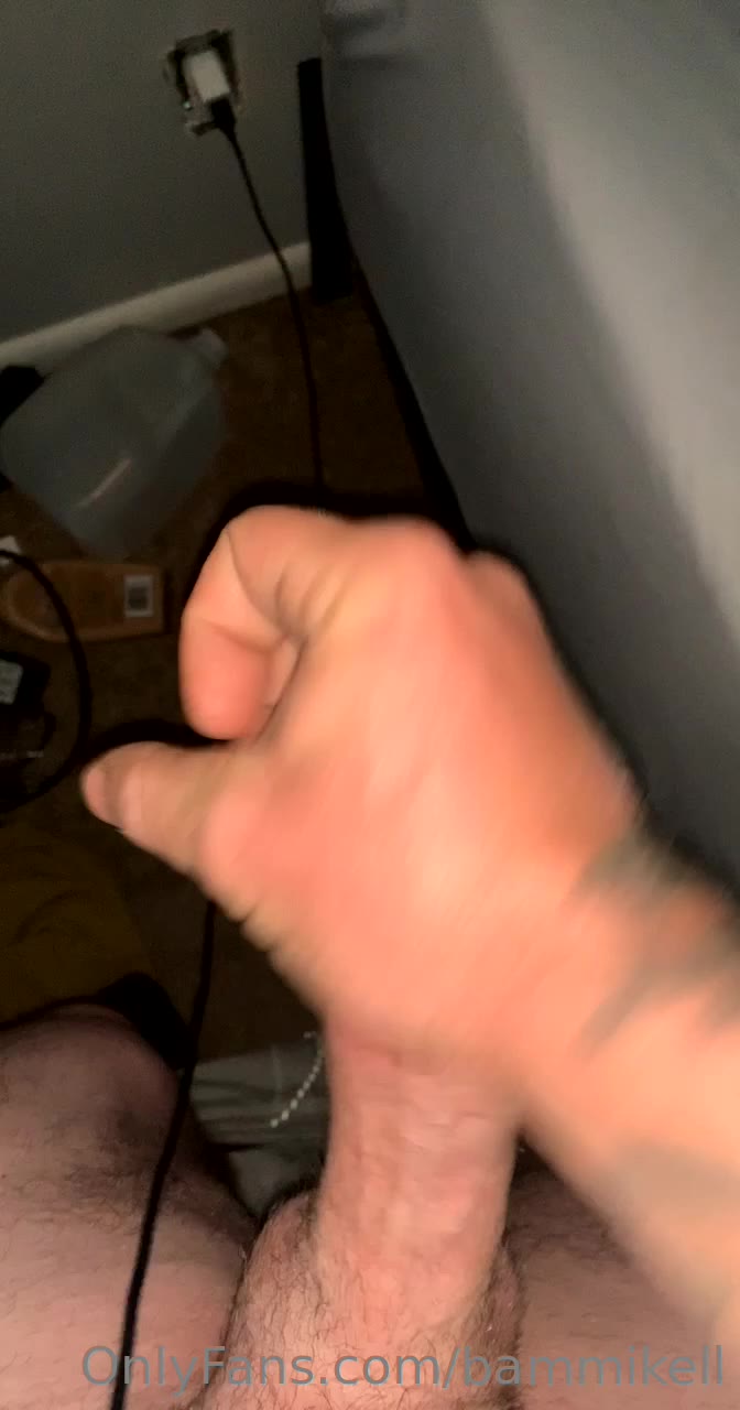 144 Sexy hunk Bam Mikell bammikell OnlyFans porn