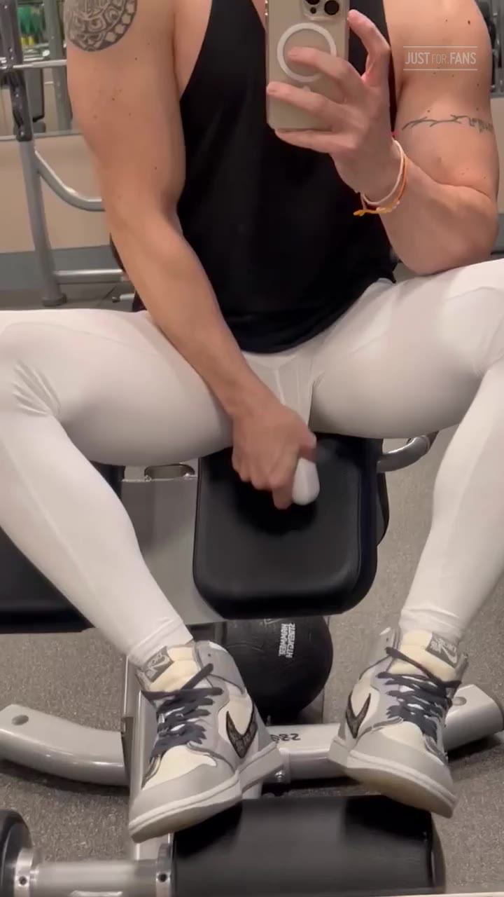 554  Beefy hunk Wiccan gymbulge gym.bulge OnlyFans porn