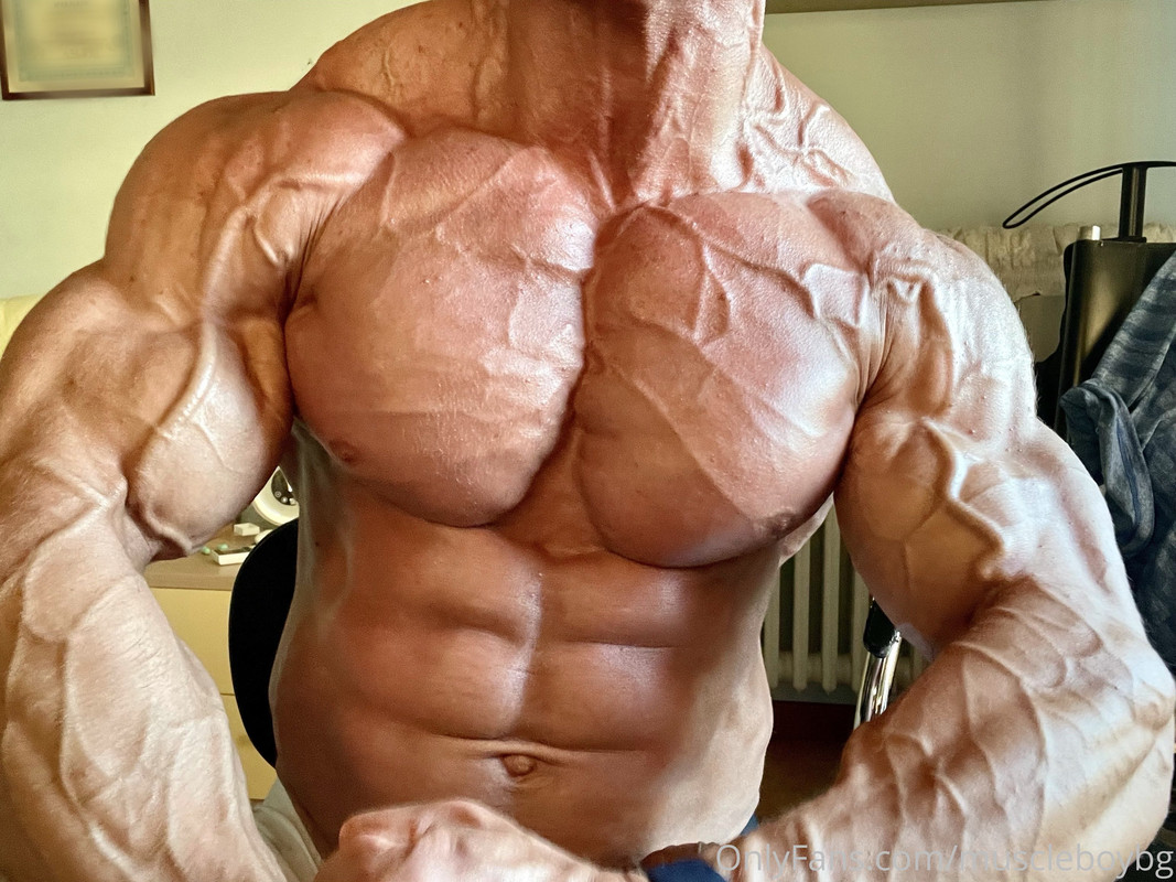 34 MuscleBoyBG Onlyfans LEAKED