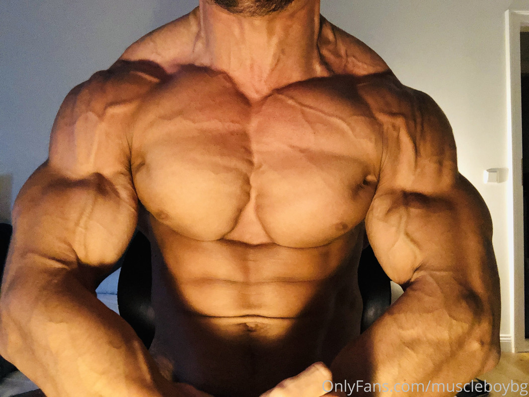 37 MuscleBoyBG Onlyfans LEAKED
