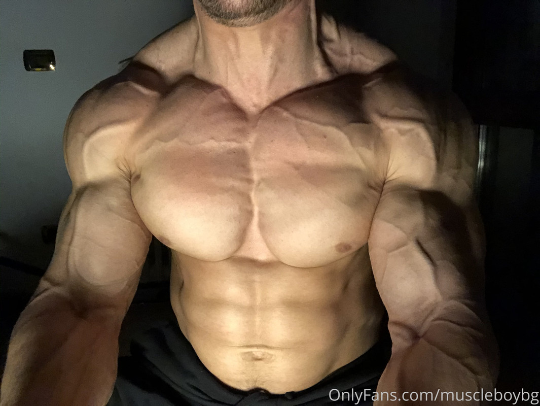 131 MuscleBoyBG Onlyfans LEAKED