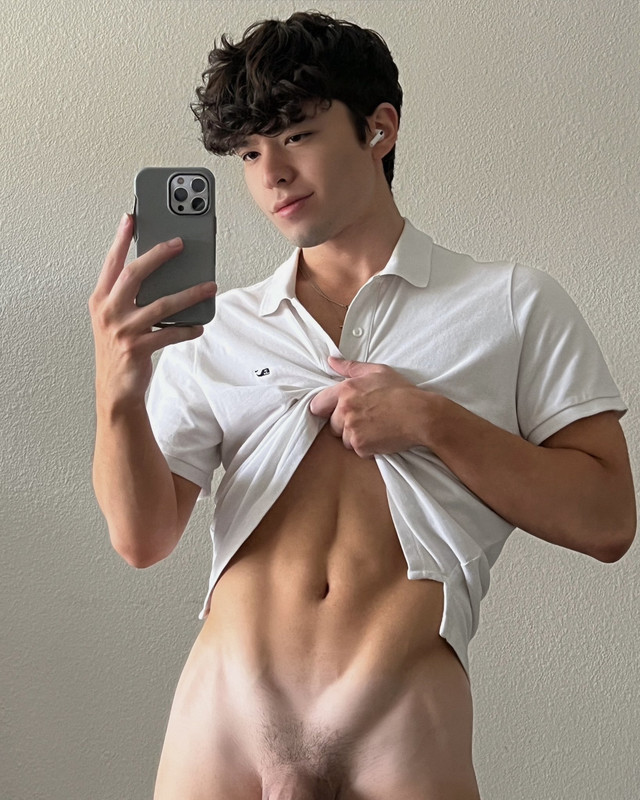 1 Smiley Hottie Nick Fenway nickfenway bluebenz onlyfans cum