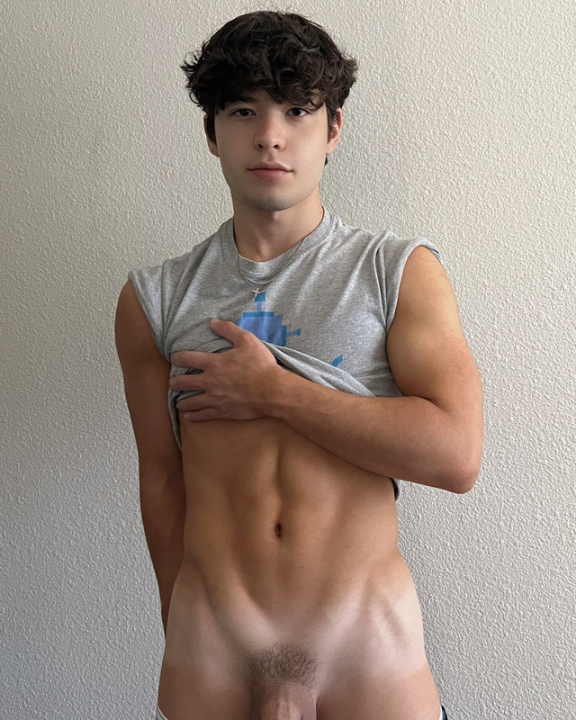 2 Smiley Hottie Nick Fenway nickfenway bluebenz onlyfans cum