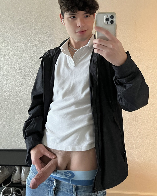 4 Smiley Hottie Nick Fenway nickfenway bluebenz onlyfans cum