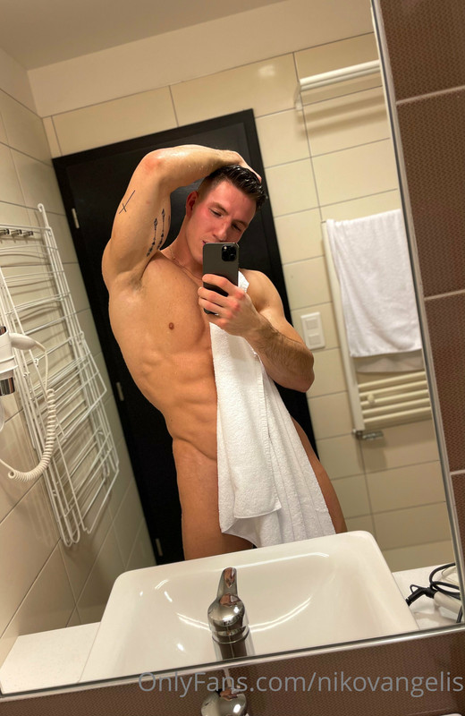 790 Czech hunk Niko Vangelis nikovangelis onlyfans porn