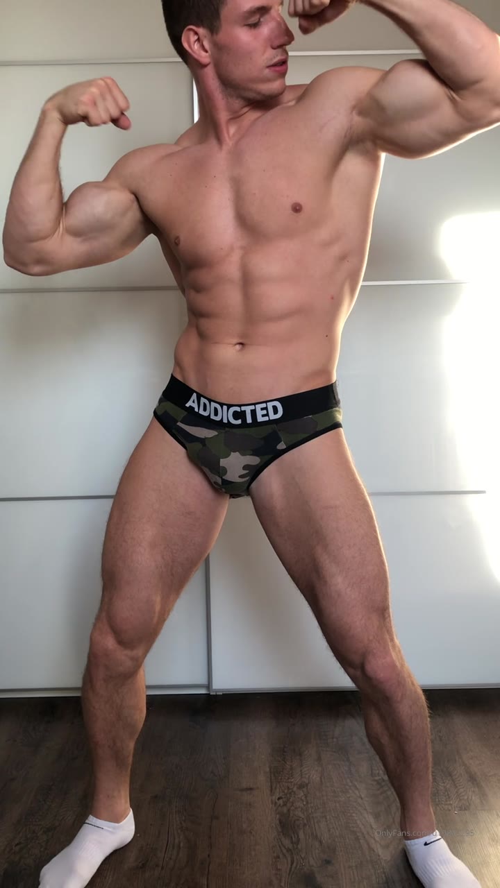323 Czech  gay pornstar  Niko Vangelis nikovangelis onlyfans porn