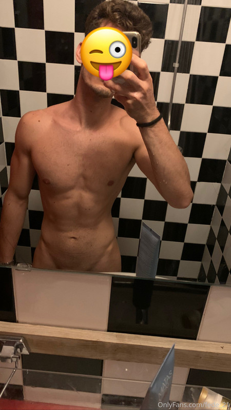 293 Italian muscle hunk Federico fede_21 onlyfans wank off porn