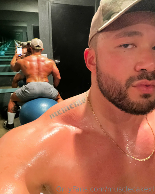 22 Beefy Hunk MuscleCakeXL OnlyFans porn