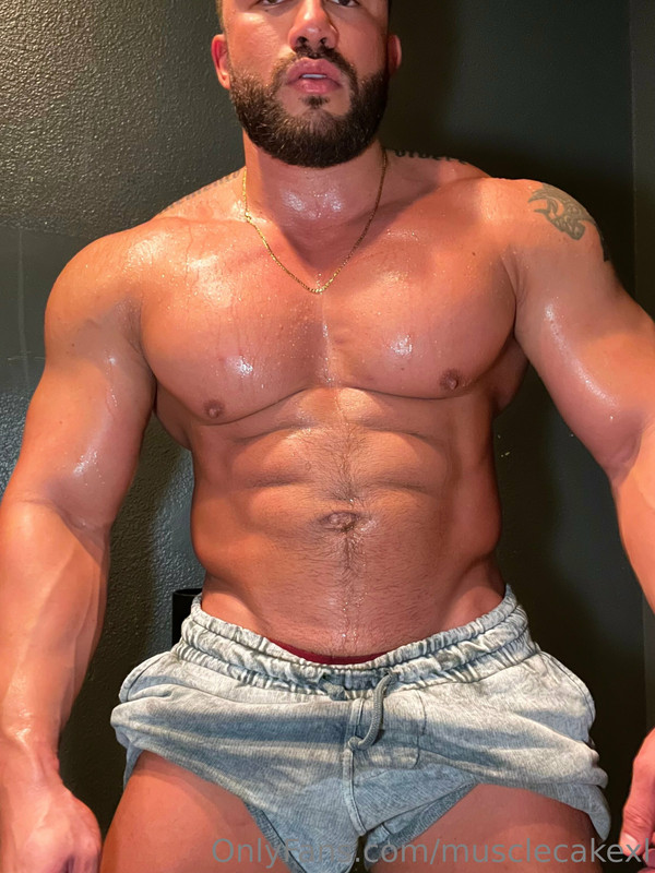 24 Beefy Hunk MuscleCakeXL OnlyFans porn
