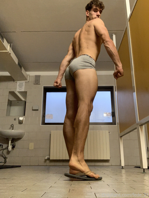 328 Italian muscle hunk Federico fede_21 onlyfans wank off porn