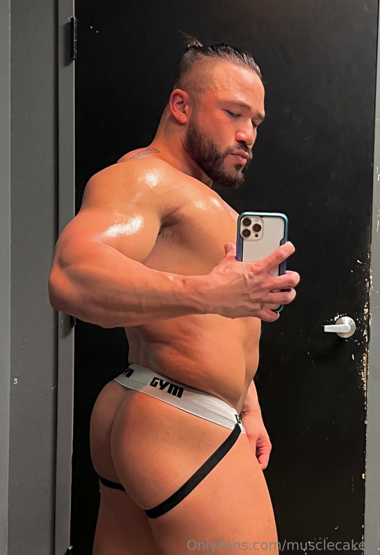 28 Beefy Hunk MuscleCakeXL OnlyFans porn