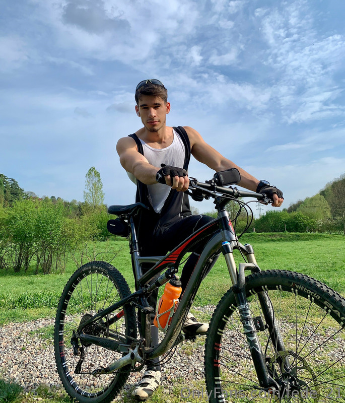 182 Italian muscle hunk Federico fede_21 onlyfans wank off porn
