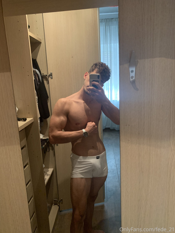 352 Italian muscle hunk Federico fede_21 onlyfans wank off porn