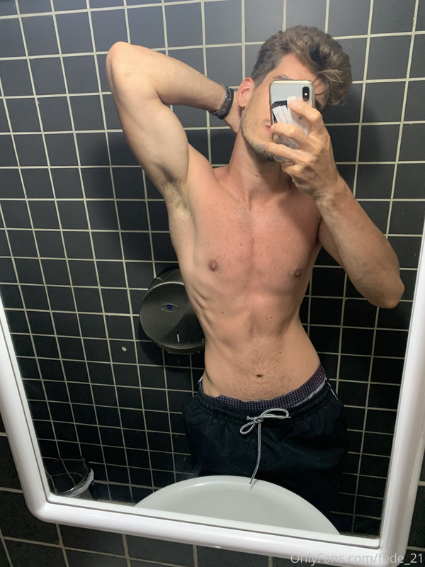 353 Italian muscle hunk Federico fede_21 onlyfans wank off porn
