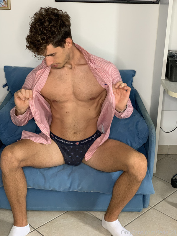 215 Italian muscle hunk Federico fede_21 onlyfans wank off porn