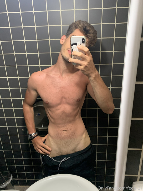 356 Italian muscle hunk Federico fede_21 onlyfans wank off porn
