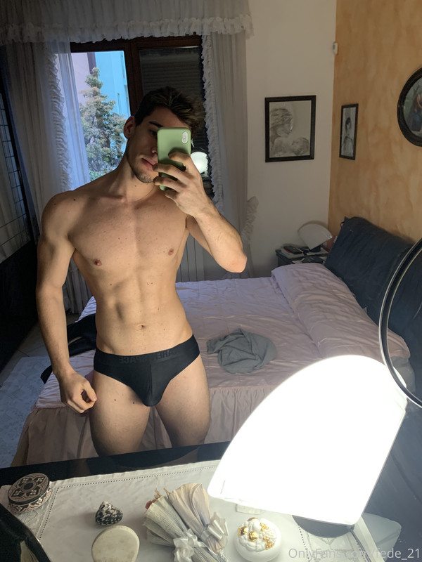 249 Italian muscle hunk Federico fede_21 onlyfans wank off porn