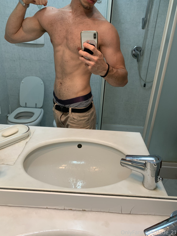 362 Italian muscle hunk Federico fede_21 onlyfans wank off porn