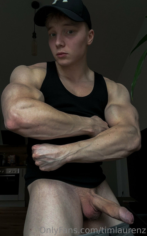 24 Cutie Sexy muscle blond Tiktoker Tim Laurenz timlaurenz OnlyFans porn