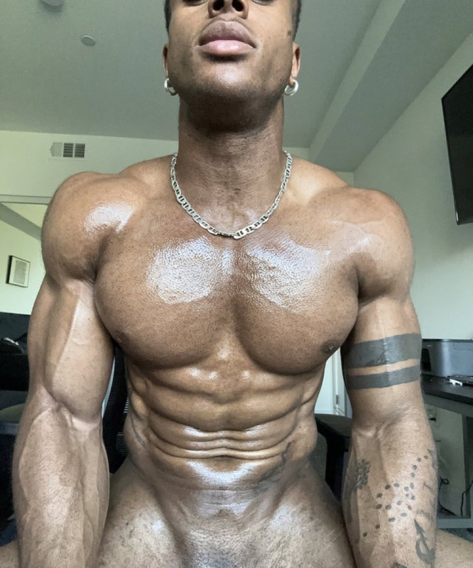 19 SEXY HUGE COCK BLACK TIKTOKER Siah Artis PRETTYSKINBOI ONLYFANS LEAKED