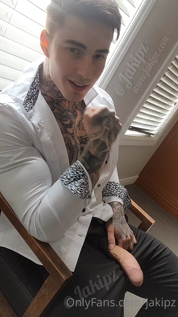 129 TikTok muscle CumSlut Jakipz ONLYFANS
