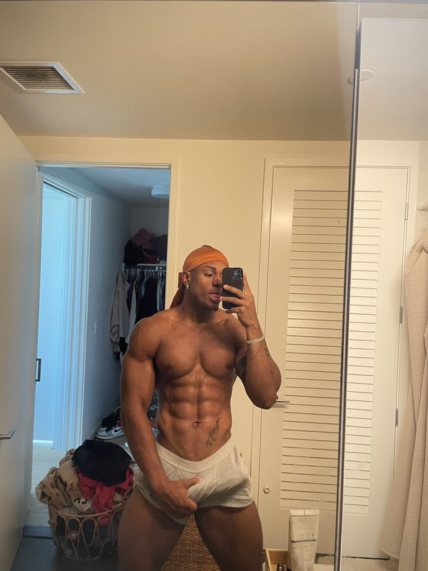 37 SEXY HUGE COCK BLACK TIKTOKER Siah Artis PRETTYSKINBOI ONLYFANS LEAKED