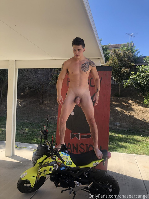 64 Muscle Jock Chase Arcangel chasearcangel wanking off on onlyfans