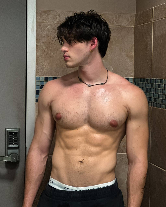 139    GAY  MUSCLE FAGGOT CUMSLUT WHORE Chase Stobbe cmschse Onlyfans porn LEAKED