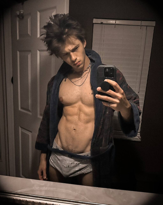 143    GAY  MUSCLE FAGGOT CUMSLUT WHORE Chase Stobbe cmschse Onlyfans porn LEAKED