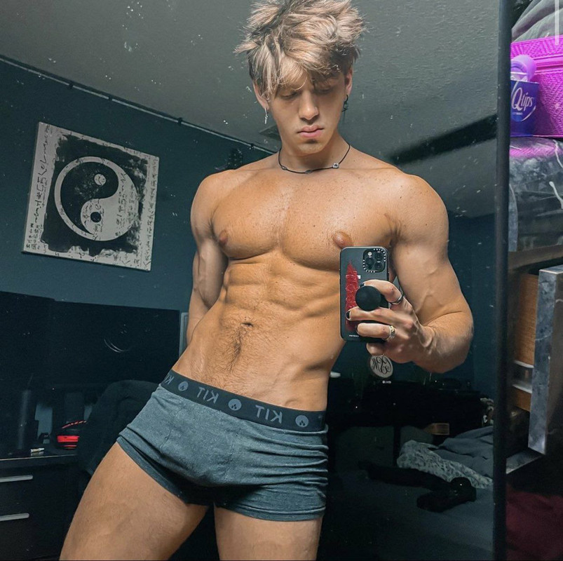 279    GAY  MUSCLE FAGGOT CUMSLUT WHORE Chase Stobbe cmschse Onlyfans porn LEAKED