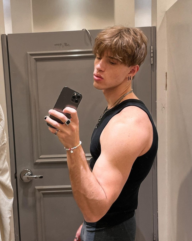 308    GAY  MUSCLE FAGGOT CUMSLUT WHORE Chase Stobbe cmschse Onlyfans porn LEAKED