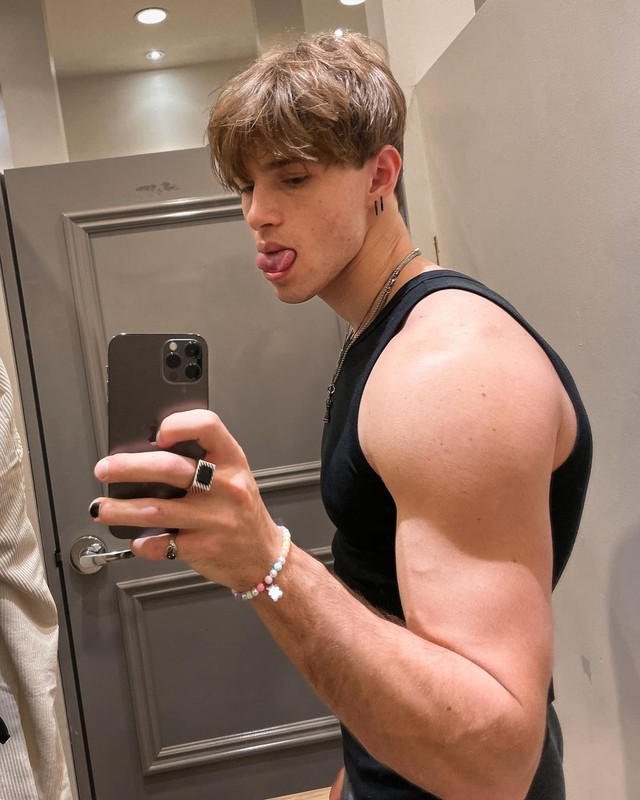 309    GAY  MUSCLE FAGGOT CUMSLUT WHORE Chase Stobbe cmschse Onlyfans porn LEAKED