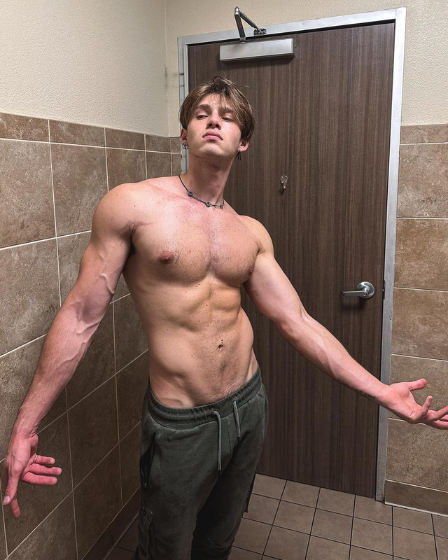 169    GAY  MUSCLE FAGGOT CUMSLUT WHORE Chase Stobbe cmschse Onlyfans porn LEAKED