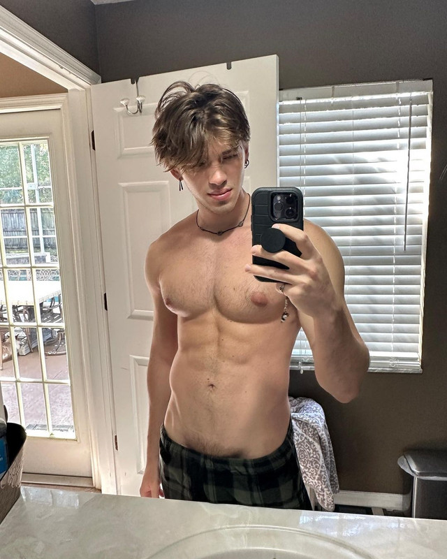 170    GAY  MUSCLE FAGGOT CUMSLUT WHORE Chase Stobbe cmschse Onlyfans porn LEAKED