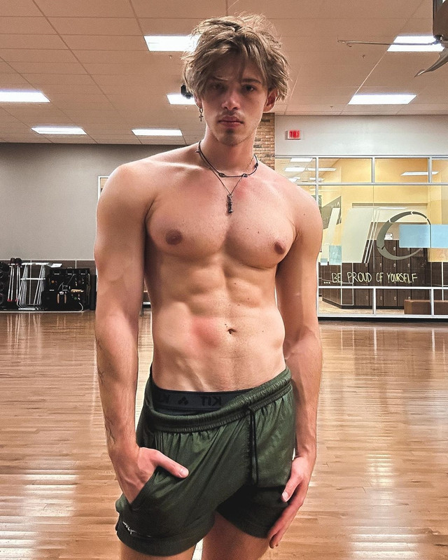 327    GAY  MUSCLE FAGGOT CUMSLUT WHORE Chase Stobbe cmschse Onlyfans porn LEAKED