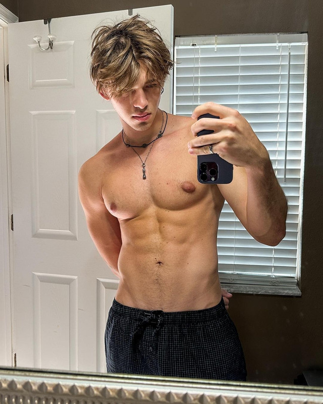 331    GAY  MUSCLE FAGGOT CUMSLUT WHORE Chase Stobbe cmschse Onlyfans porn LEAKED