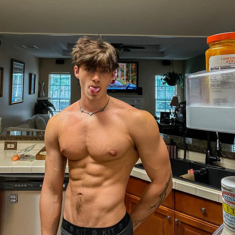 198    GAY  MUSCLE FAGGOT CUMSLUT WHORE Chase Stobbe cmschse Onlyfans porn LEAKED