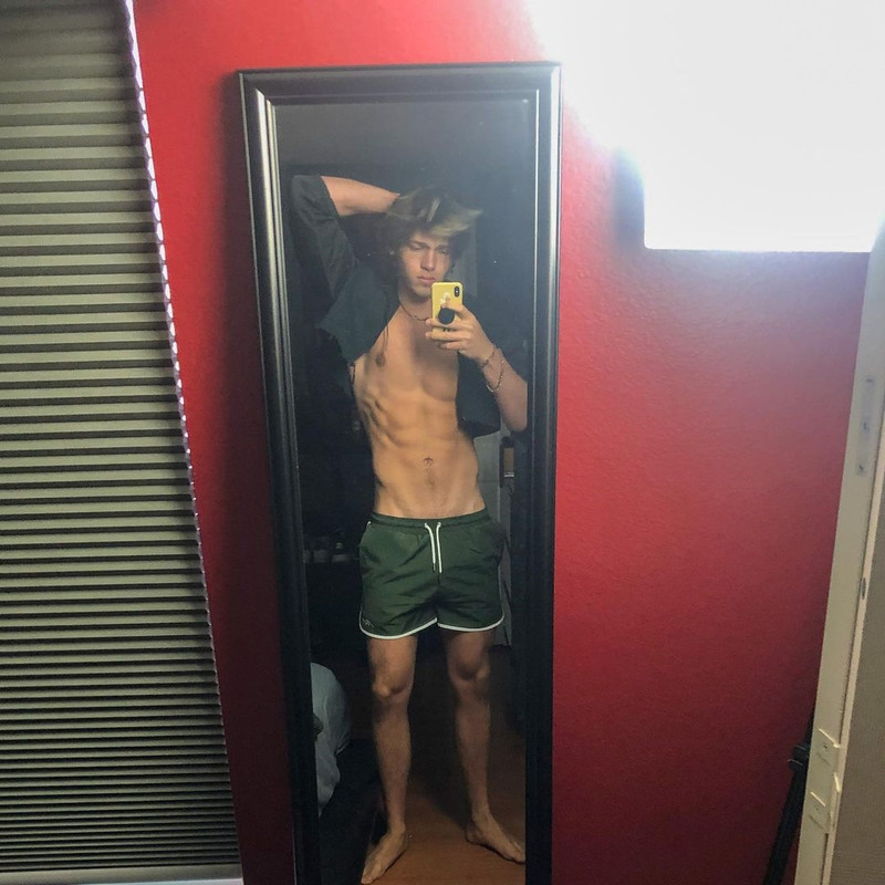 32    GAY  MUSCLE FAGGOT CUMSLUT WHORE Chase Stobbe cmschse Onlyfans porn LEAKED