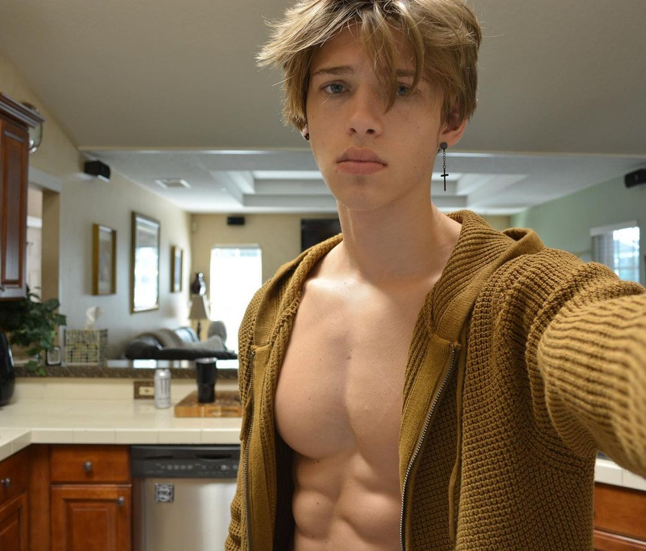 385    GAY  MUSCLE FAGGOT CUMSLUT WHORE Chase Stobbe cmschse Onlyfans porn LEAKED