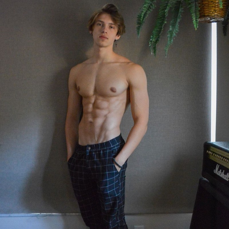 37    GAY  MUSCLE FAGGOT CUMSLUT WHORE Chase Stobbe cmschse Onlyfans porn LEAKED